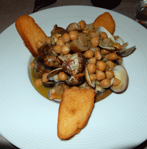 i latini chickpea and clam soup