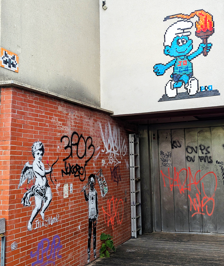 street art along promenade plantee in Paris