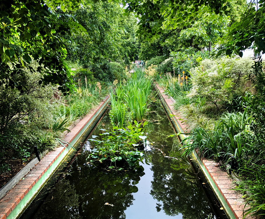 pond along promenade plantee in Paris