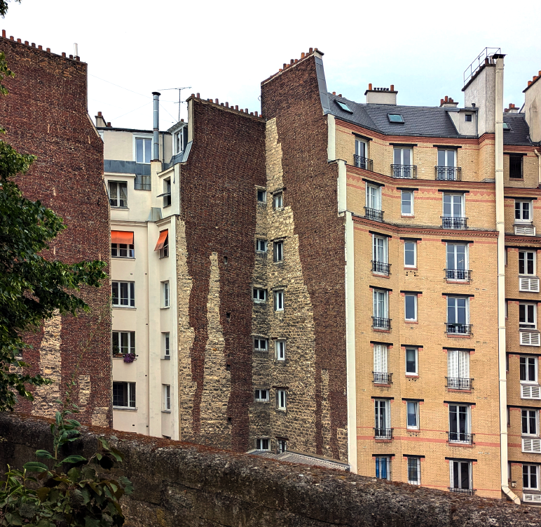 street art along promenade plantee in Paris